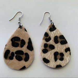 ‼️5/$20 Faux Leather Dangle earrings Leopard print